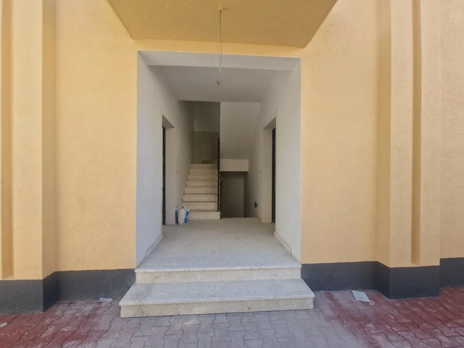 Tirane, jepet me qera Vile 3 Katshe Kati 0, 350 m² 3.000 € (Haxhi Bardhi)