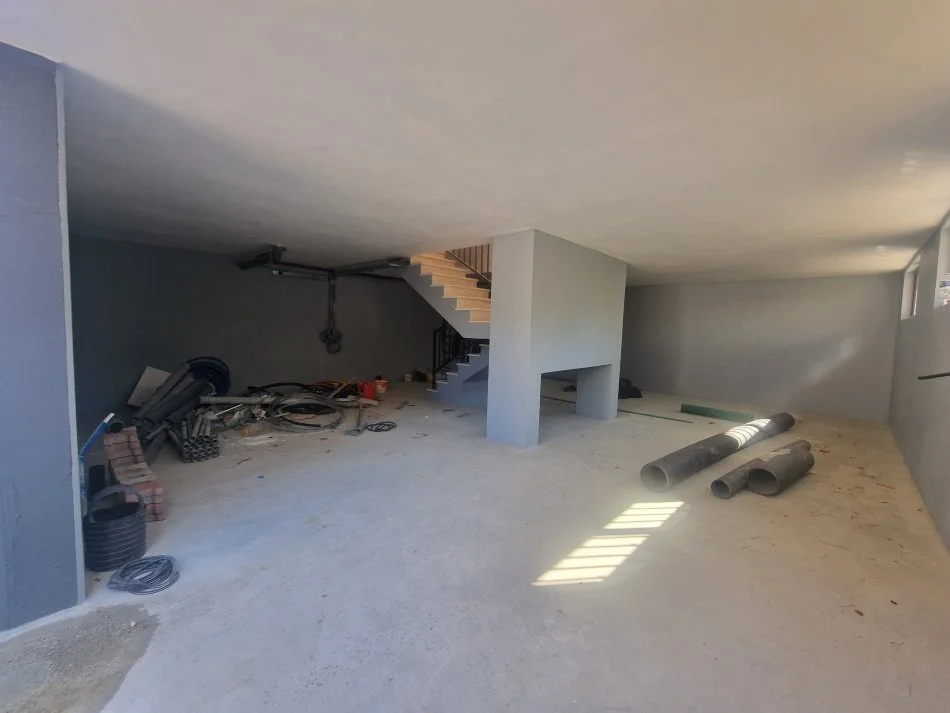 Tirane, jepet me qera Vile 3 Katshe Kati 0, 350 m² 3.000 € (Haxhi Bardhi)