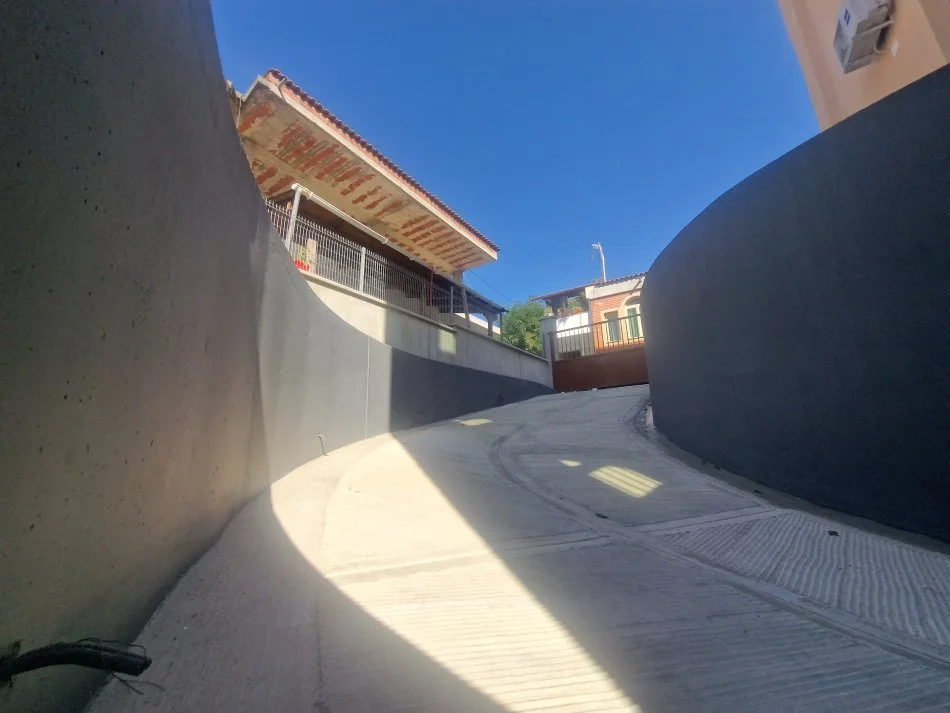 Tirane, jepet me qera Vile 3 Katshe Kati 0, 350 m² 3.000 € (Haxhi Bardhi)