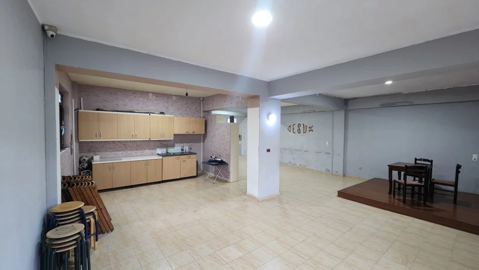 Lushnje, shitet dyqan Kati 0, 433 m² (Marin Barleti)