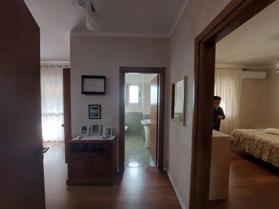 Vlore, shitet apartament 1+1+Ballkon Kati 6, 71 m² 106.000 € (Rruga "Xhebro Gjika")