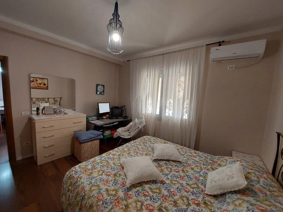 Vlore, shitet apartament 1+1+Ballkon Kati 6, 71 m² 106.000 € (Rruga "Xhebro Gjika")