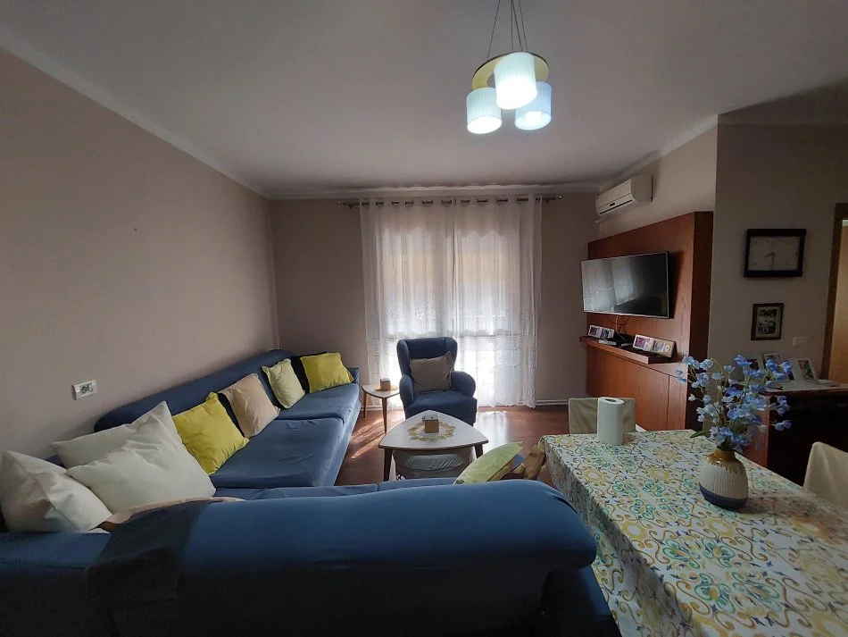 Vlore, shitet apartament 1+1+Ballkon Kati 6, 71 m² 106.000 € (Rruga "Xhebro Gjika")