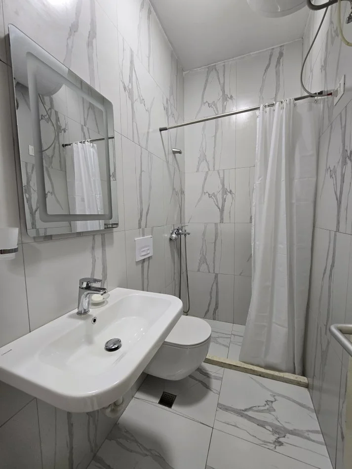 Tirane, jepet me qera apartament 1+1 Kati 0, 24 m² 280 € (Kompleksi Mangalem 21, Ali Demi)