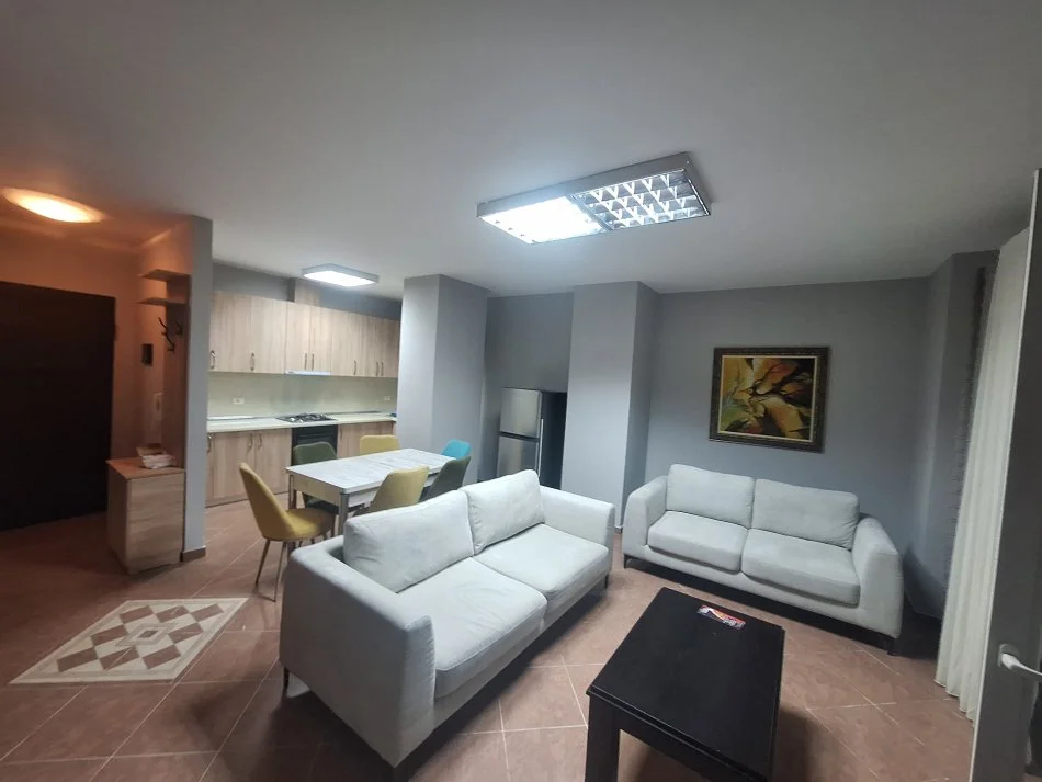 Tirane, jepet me qera apartament 2+1+Ballkon Kati 6, 115 m² 500 € (Rruga Xhanfize Keko)
