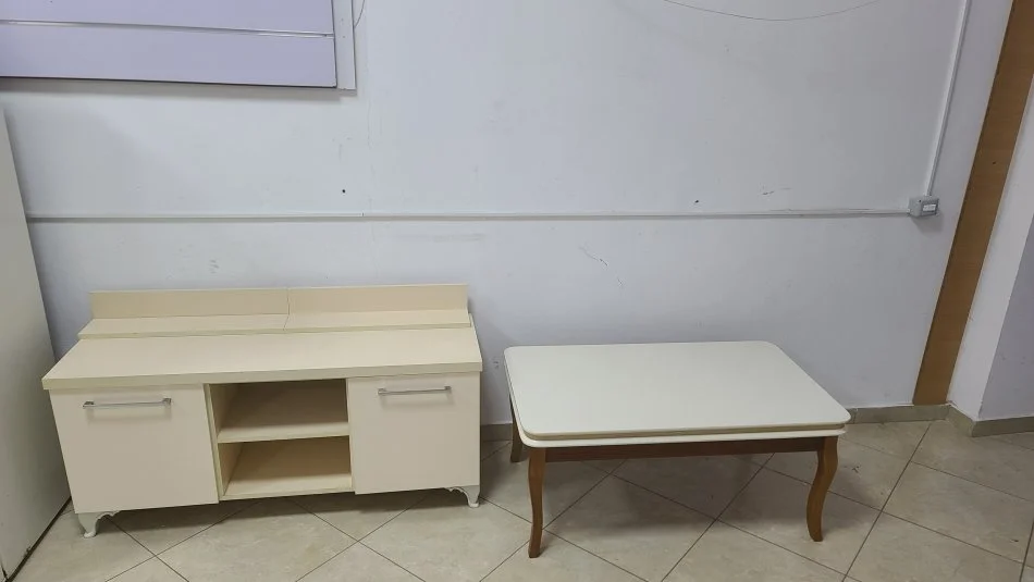 Tirane, Shesim Blejm Mobilje te Perdorura 0683312510 400 €