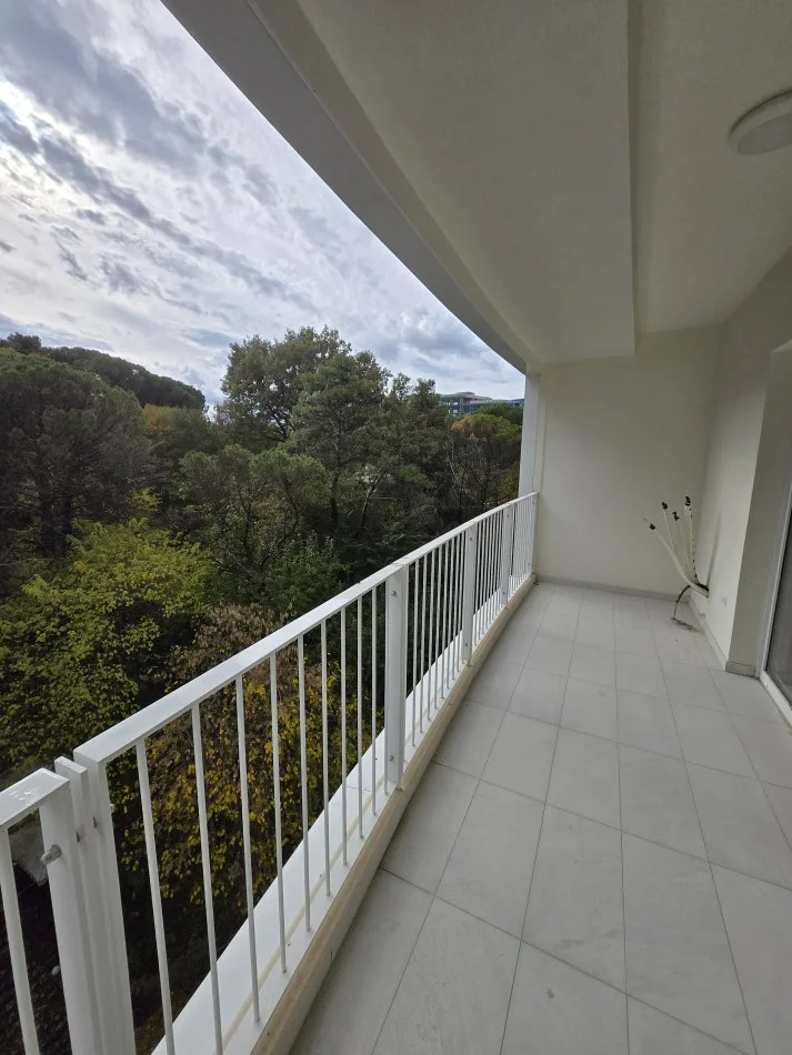 Tirane, jepet me qera zyre Kati 5, 110 m² 1.200 € (Faik Konica)