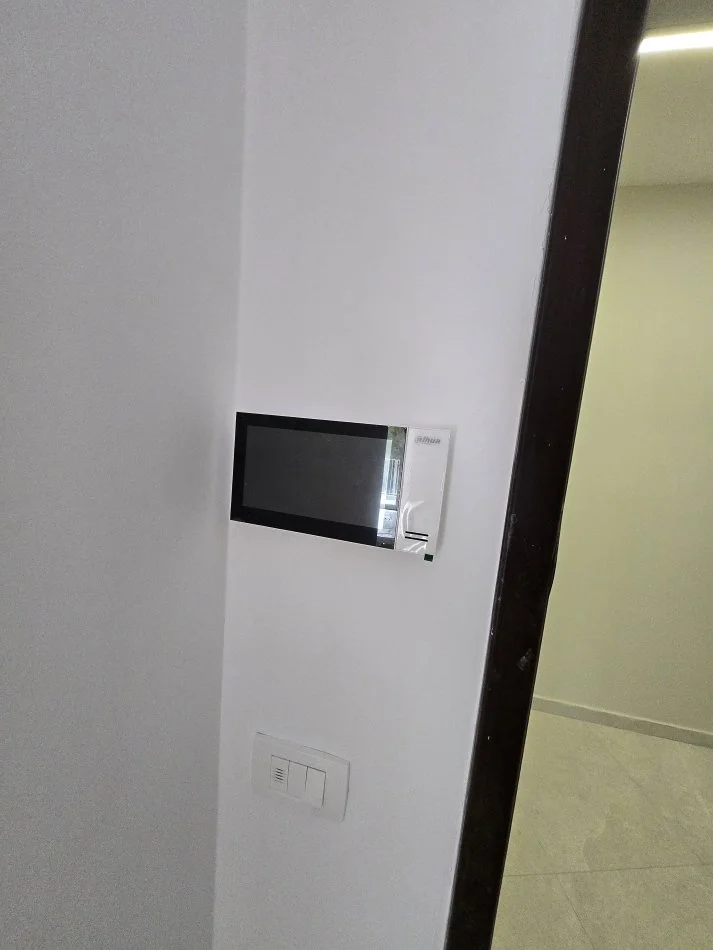 Tirane, jepet me qera zyre Kati 5, 110 m² 1.200 € (Faik Konica)