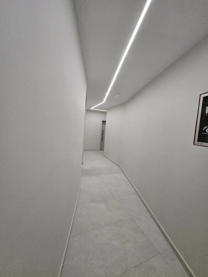 Tirane, jepet me qera zyre Kati 5, 110 m² 1.200 € (Faik Konica)