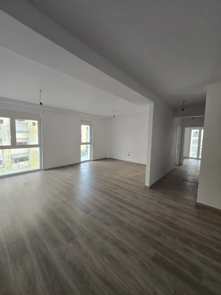 Tirane, jepet me qera Kati 4, 110 m² 1.199 € (Faik Konica)