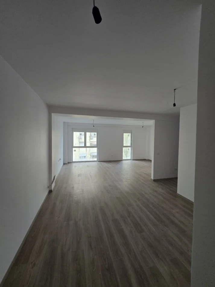 Tirane, jepet me qera Kati 4, 110 m² 1.199 € (Faik Konica)