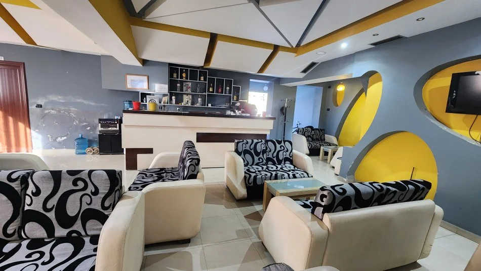 Lushnje, shitet lokal Kati 0, 104 m² (Qemal Stafa Perball Gjykates Administrative)