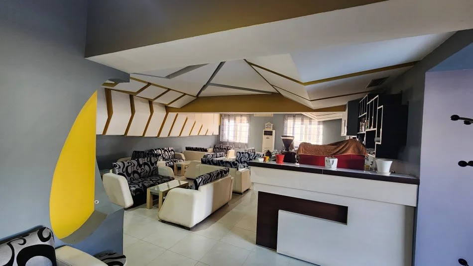 Lushnje, shitet lokal Kati 0, 104 m² (Qemal Stafa Perball Gjykates Administrative)