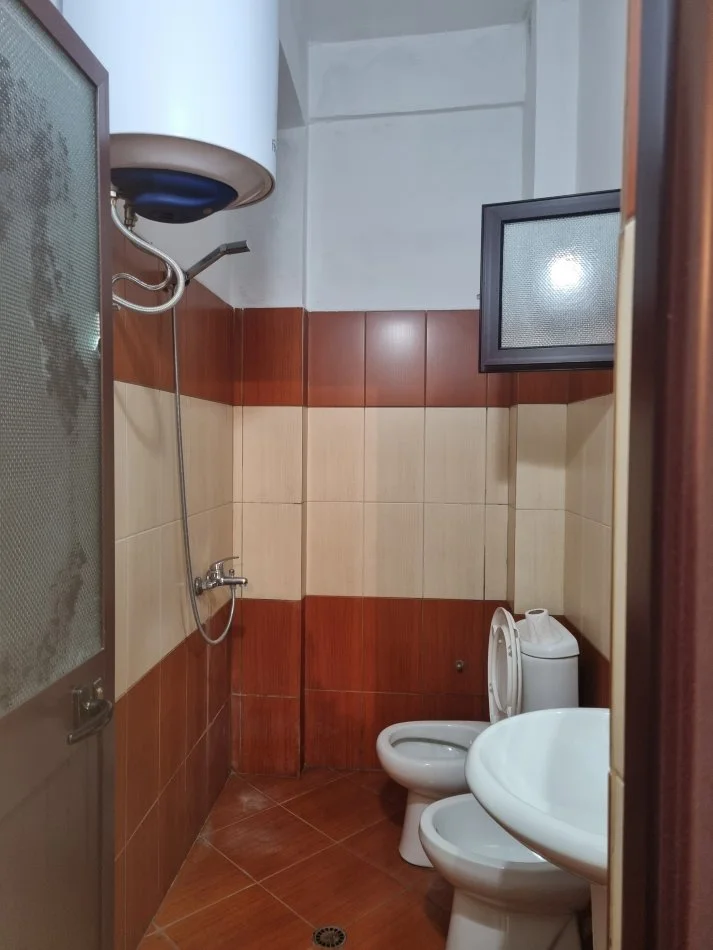 Tirane, jepet me qera apartament 1+1 Kati 2, 60 m² 25.000 € (RRUGA MYSLYM KETA)