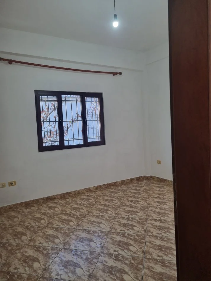 Tirane, jepet me qera apartament 1+1 Kati 2, 60 m² 25.000 € (RRUGA MYSLYM KETA)