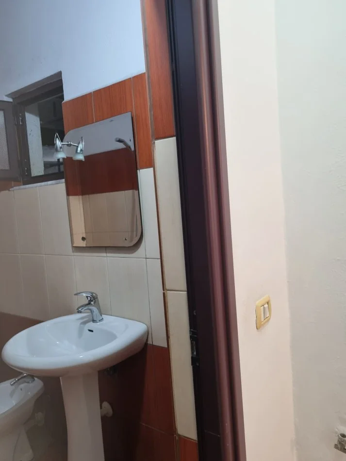 Tirane, jepet me qera apartament 1+1 Kati 2, 60 m² 25.000 € (RRUGA MYSLYM KETA)