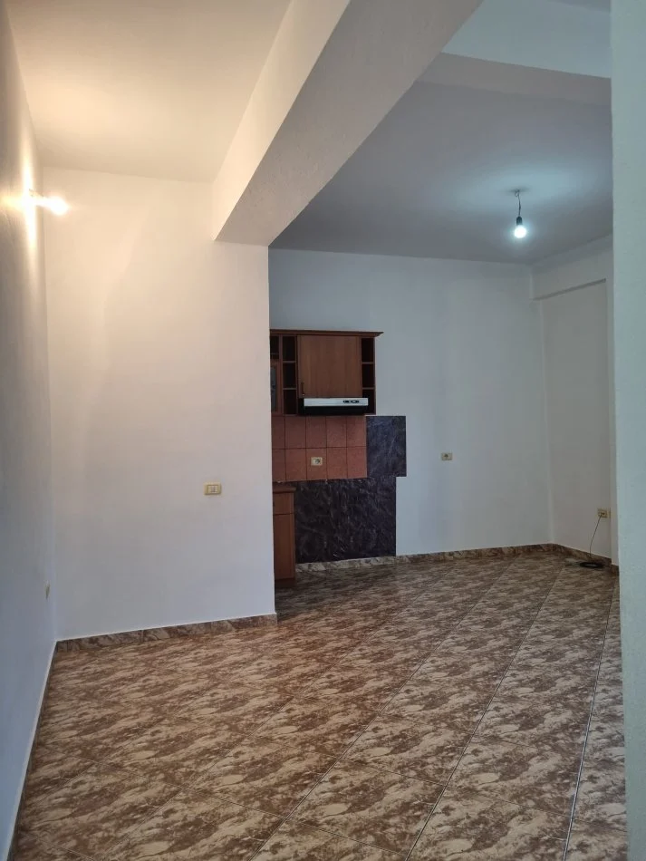 Tirane, jepet me qera apartament 1+1 Kati 2, 60 m² 25.000 € (RRUGA MYSLYM KETA)