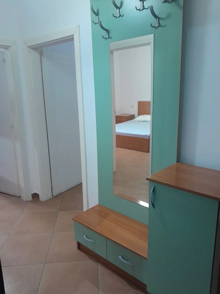 Tirane, jepet me qera apartament 1+1+Ballkon Kati 3, 73 m² 370 € 