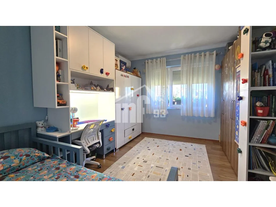 Tirane, shitet apartament 2+1+Ballkon Kati 4, 92 m² 180.000 € (TEK FUSHA E SPORTIT "ALI DEMI")