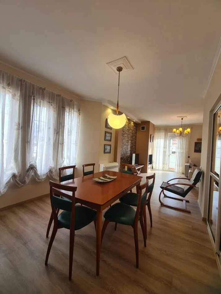 Tirane, jepet me qera 1+1+Ballkon Kati 3, 95 m² 700 € 