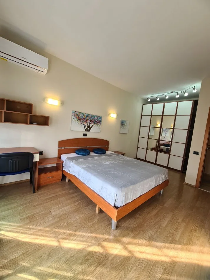 Tirane, jepet me qera 1+1+Ballkon Kati 3, 95 m² 700 € 