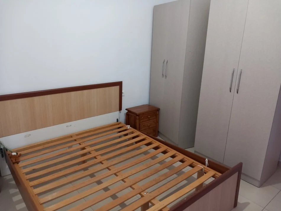 Tirane, jepet me qera apartament 3+1+Ballkon Kati 2, 75 m² 360€