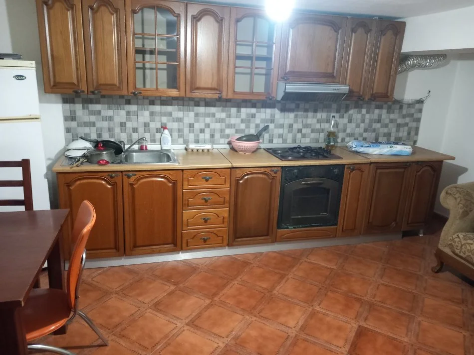 Tirane, jepet me qera apartament 2+1 Kati 0, 75 m² 250 € (Marie Kraja)