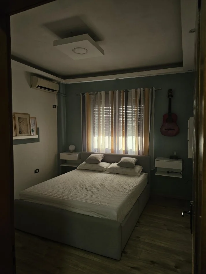 Tirane, jepet me qera apartament 2+1 Kati 3, 95 m² 450 € 