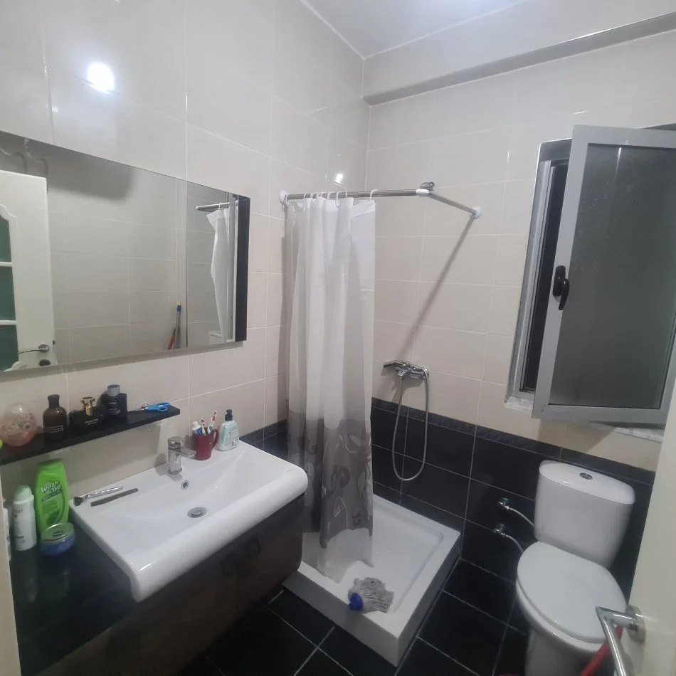 Tirane, shes apartament 2+1+Ballkon Kati 3, 70 m² 90.000 € (Restorant Fresku))