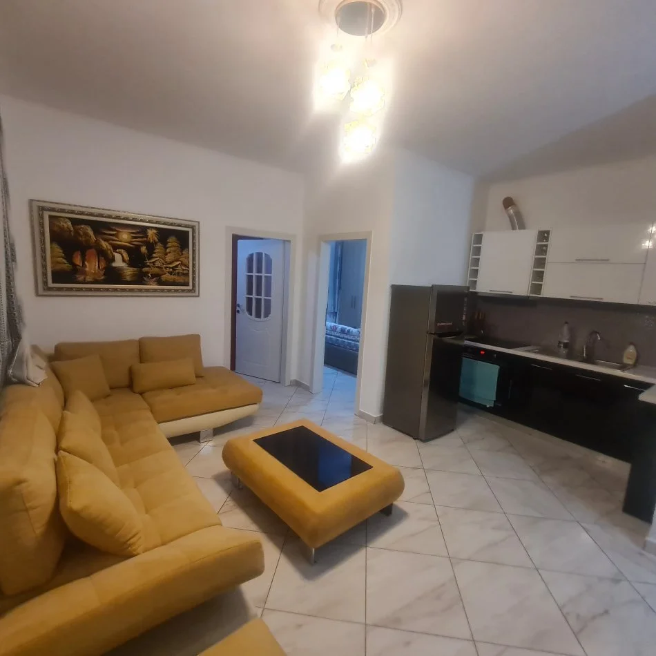 Tirane, shes apartament 2+1+Ballkon Kati 3, 70 m² 90.000 € (Restorant Fresku))