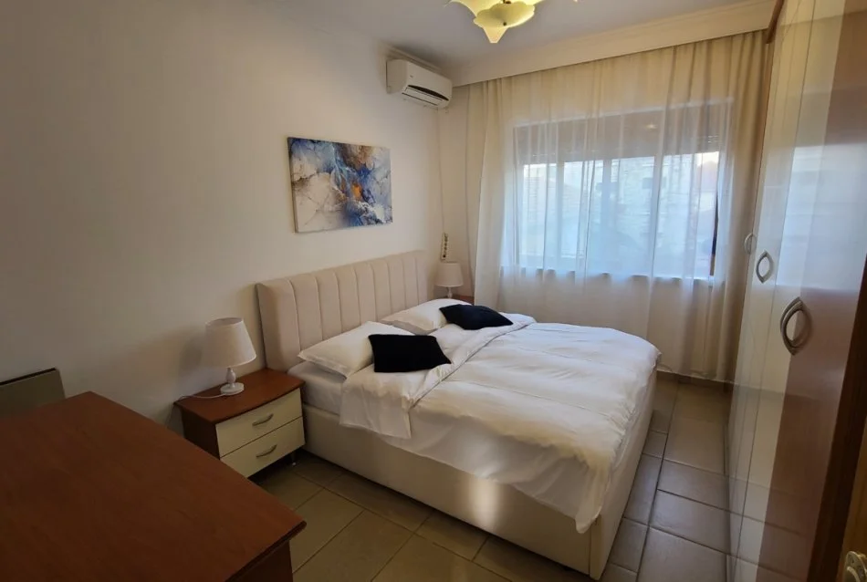 Tirane, jepet me qera apartament 2+1 Kati 3, 100 m² 620 € (Rruga Qemal Stafa)