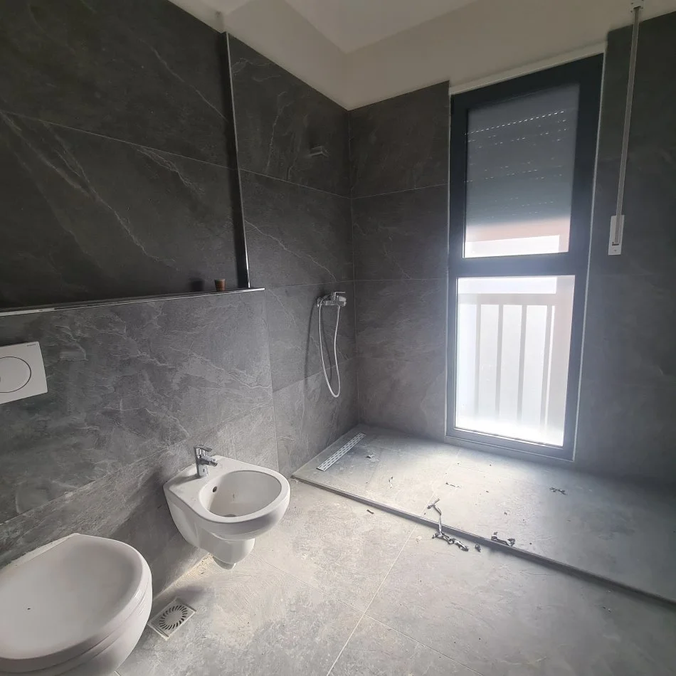 BULEVARDI I RI, jepet 2+1 e mobiluar per zyra,Kati 3, 106 m² (REZIDENCA ELBAVO)