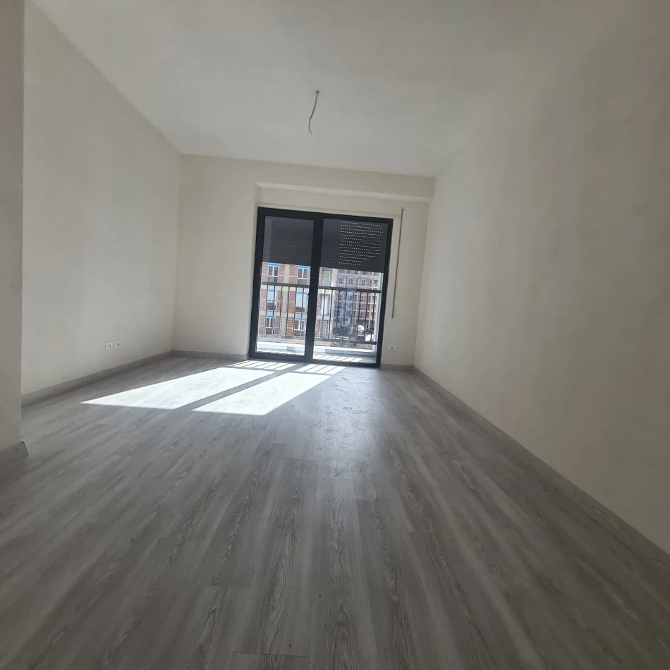 BULEVARDI I RI, jepet 2+1 e mobiluar per zyra,Kati 3, 106 m² (REZIDENCA ELBAVO)