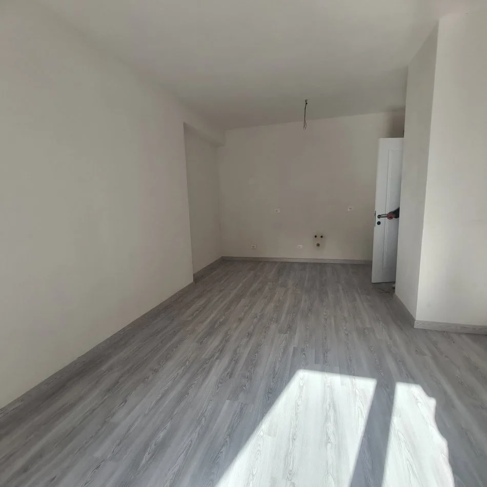 BULEVARDI I RI, jepet 2+1 e mobiluar per zyra,Kati 3, 106 m² (REZIDENCA ELBAVO)