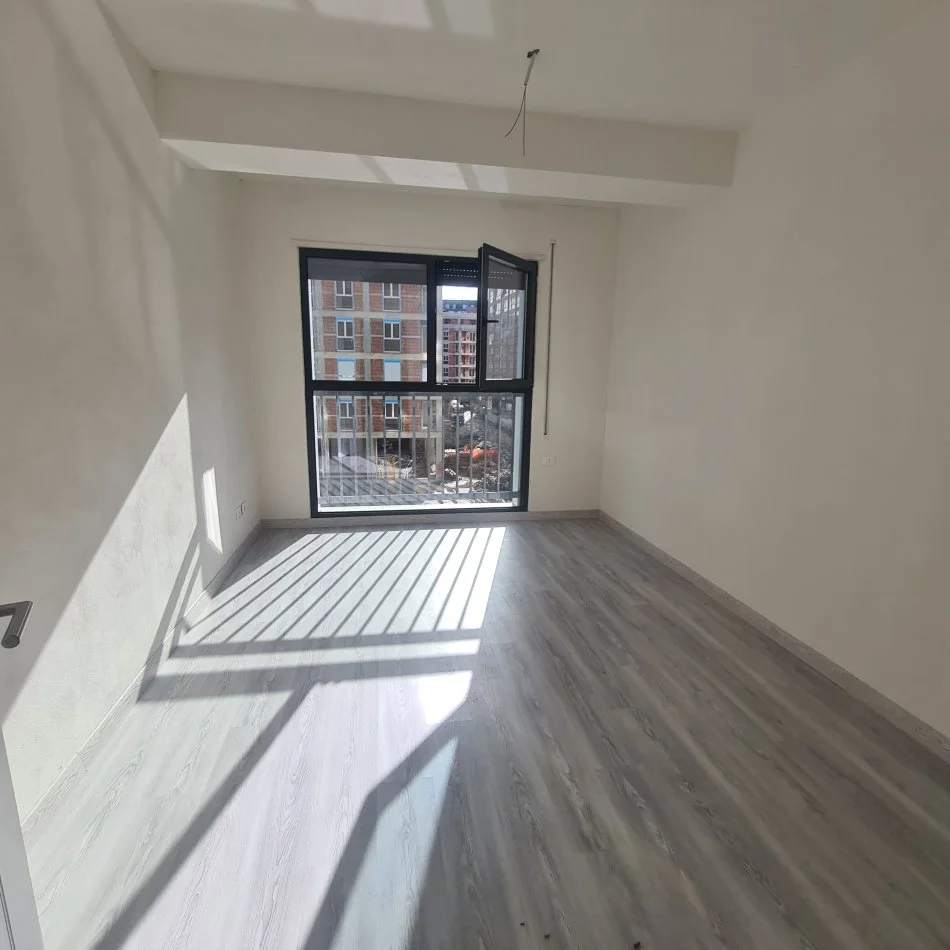 BULEVARDI I RI, jepet 2+1 e mobiluar per zyra,Kati 3, 106 m² (REZIDENCA ELBAVO)