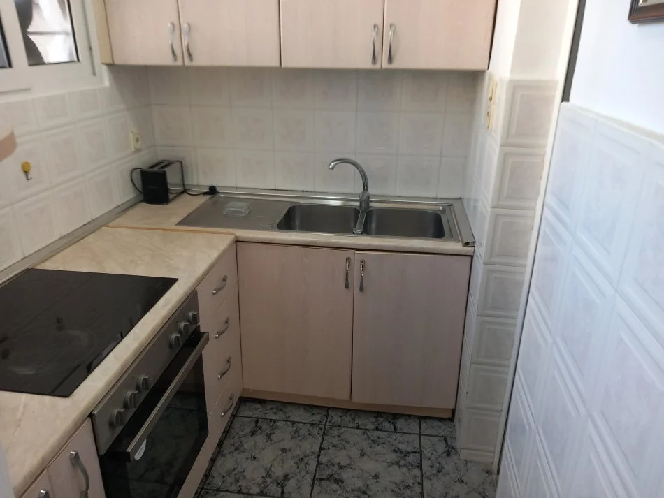 Tirane, jepet me qera apartament 3+1+Ballkon Kati 4, 88 m² 600 € (Pazari i Ri)