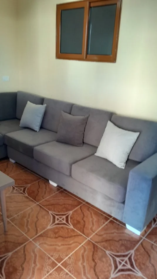 Tirane, jepet me qera apartament 2+1 Kati 1, 76 m² 400 € (Rr. Fuat Toptani prane Hotel Dea)
