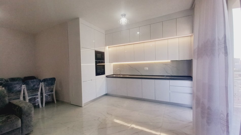 Tirane, jepet me qera apartament 1+1 Kati 5, 75 m² 600 € (Ish Fusha e Aviacionit)