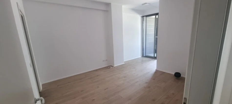 Tirane, jepet me qera apartament 2+1 Kati 4, 117 m² 1.250 € (Blloku,rruga Janos Hunyadi)