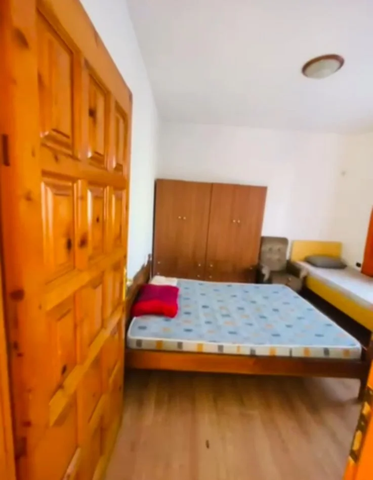 Tirane, jepet me qera shtepi 1+1 Kati 2, 40 m² 330 € (S)