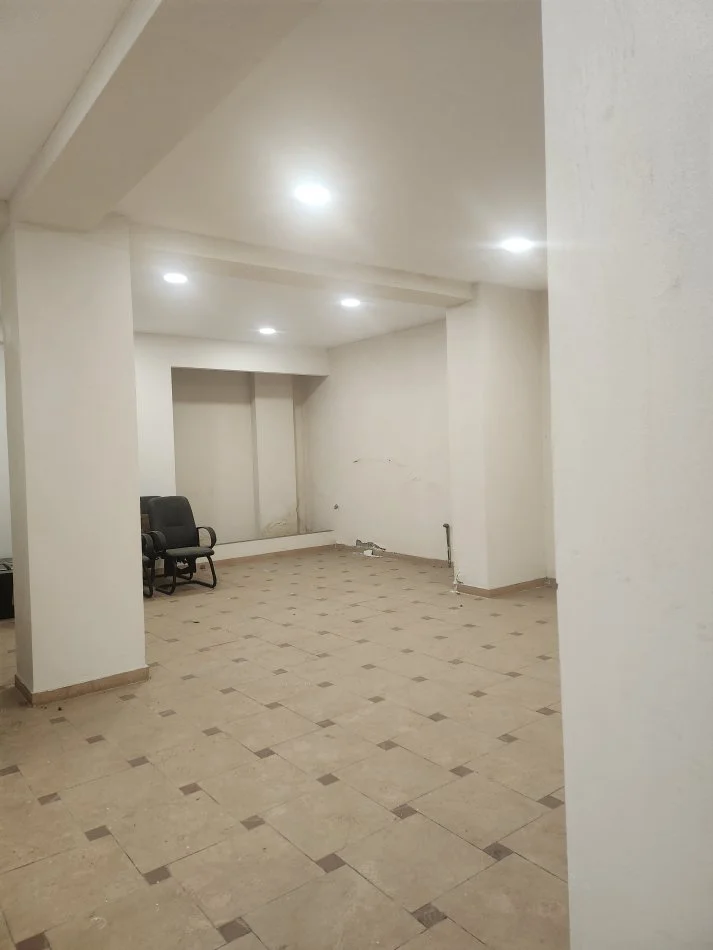 Tirane, jepet me qera , 130 m² 750 €