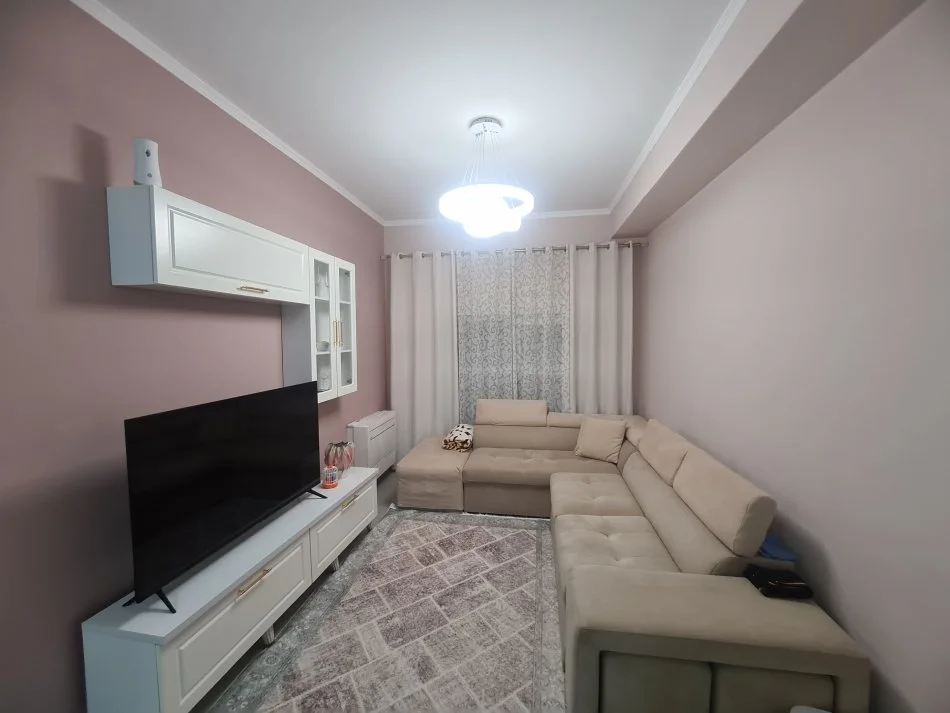 Tirane, jepet me qera apartament 2+1+Ballkon Kati 2, 87 m² 500 € (KOMPLEKSI MANGALEM)