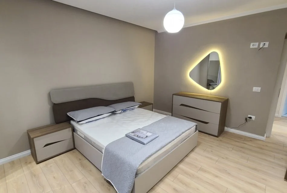 Tirane, jepet me qera apartament 2+1 Kati 7, 100 m² 800 € (Rruga Myslym Shyri)