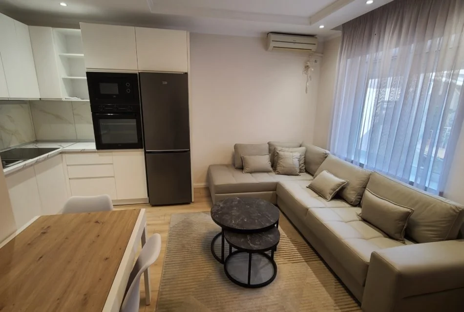 Tirane, jepet me qera apartament 2+1 Kati 7, 100 m² 800 € (Rruga Myslym Shyri)