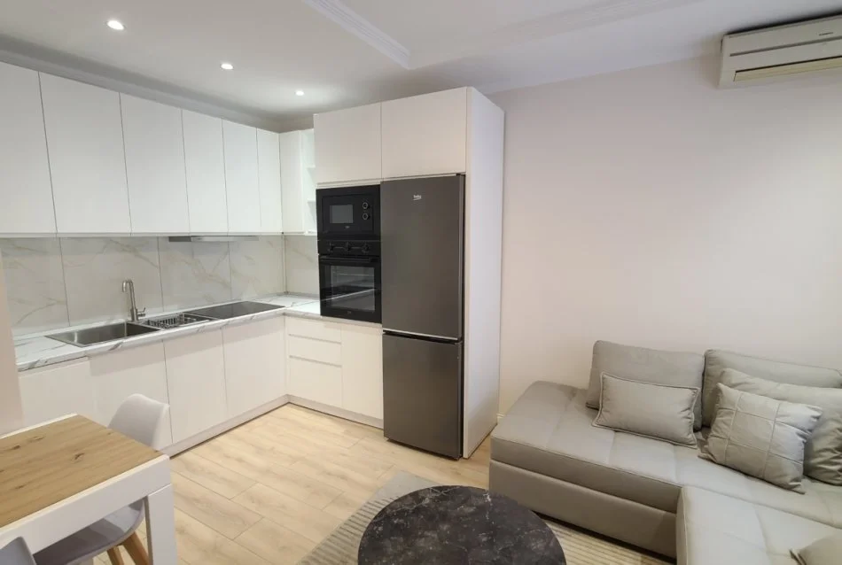 Tirane, jepet me qera apartament 2+1 Kati 7, 100 m² 800 € (Rruga Myslym Shyri)