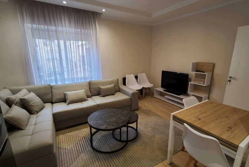 Tirane, jepet me qera apartament 2+1 Kati 7, 100 m² 800 € (Rruga Myslym Shyri)