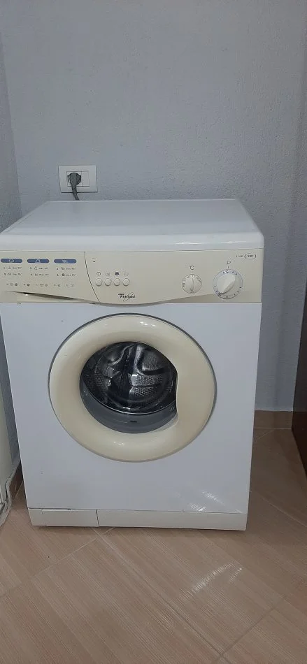Jepet me qera apartament 1+1+Aneks+Ballkon Kati 2, 40 € (Rruga e stadiumit Pogradec)