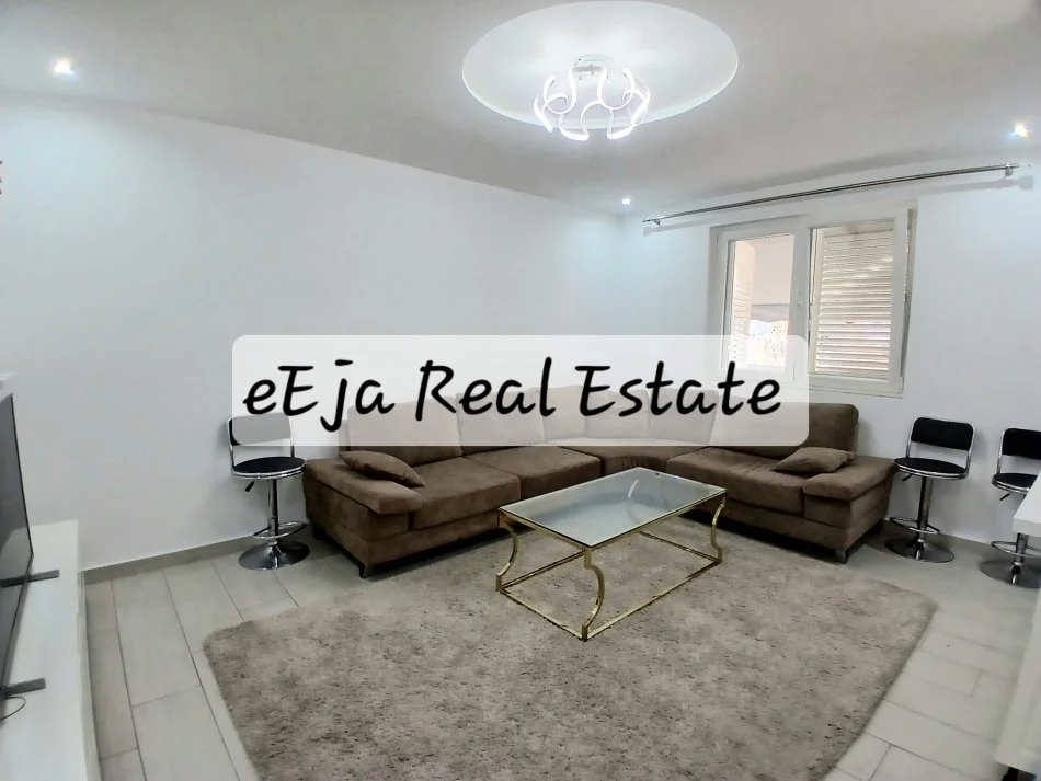 Tirane, shitet apartament 2+1+Ballkon Kati 3, 75 m² 158.000 € (Rruga e kavajes)