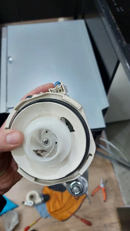 Tirane, ofroj Bolier Riparim Elektroshtepiake