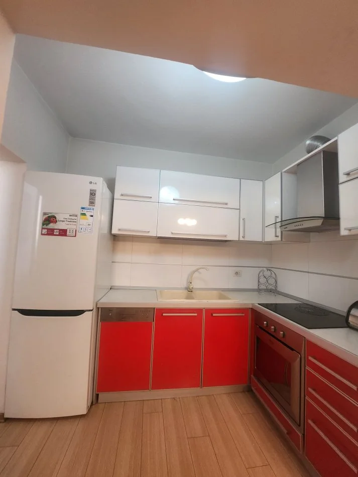 Jepet apartament me qira 2+1+1 Stadiumi Dinamo 600€